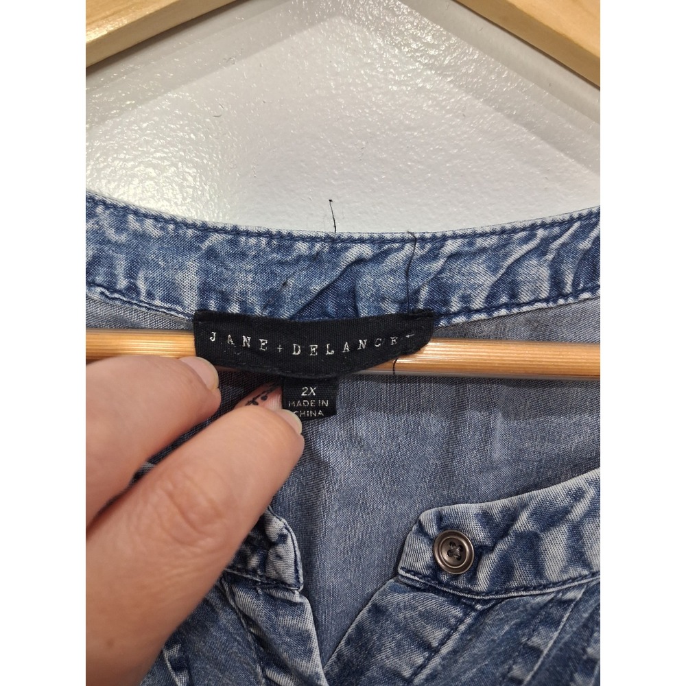 Jane + Delancey Womens 2X Blue Acid Wash Lyocell Pintuck Roll Tab Button Top - Picture 6 of 7